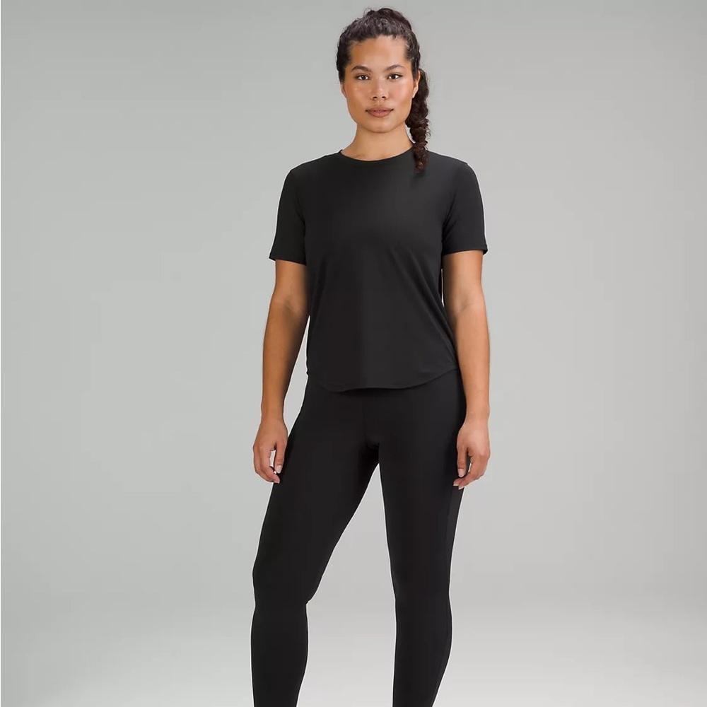 Lululemon training black top